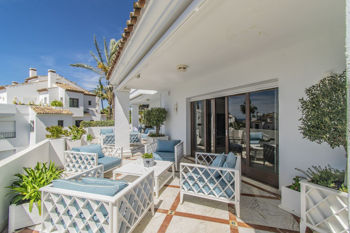 Se vende Apartamento Planta Media de 4 dormitorios en Costa Del Sol, Málaga, España