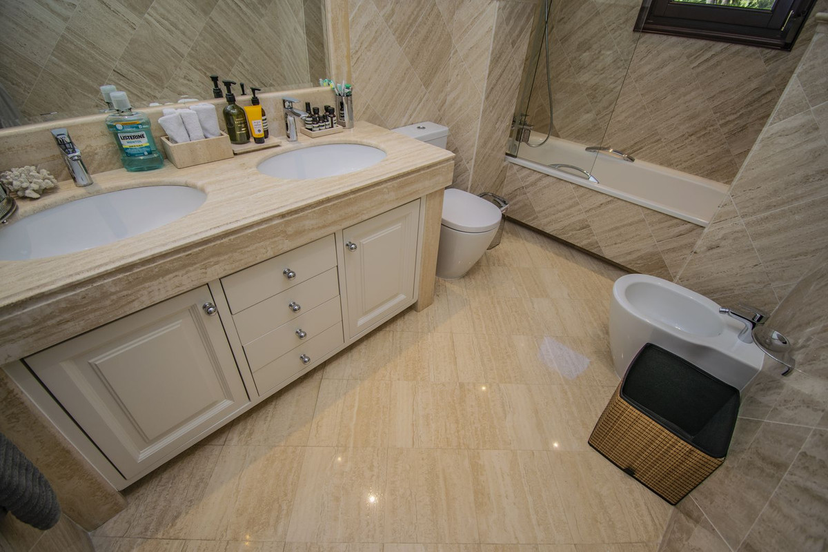 Se vende Apartamento Planta Media de 4 dormitorios en Costa Del Sol, Málaga, España