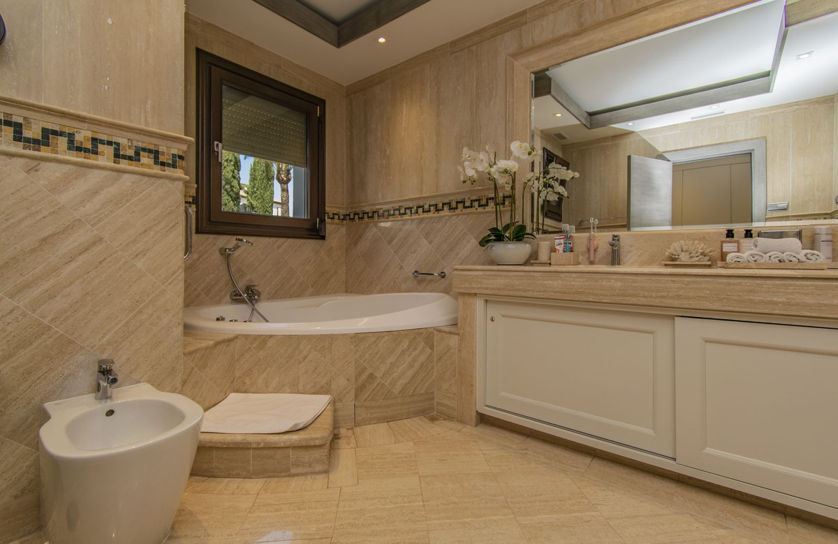 Se vende Apartamento Planta Media de 4 dormitorios en Costa Del Sol, Málaga, España