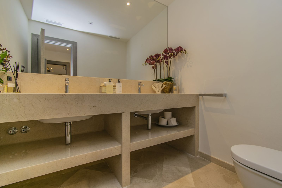 Se vende Apartamento Planta Media de 4 dormitorios en Costa Del Sol, Málaga, España