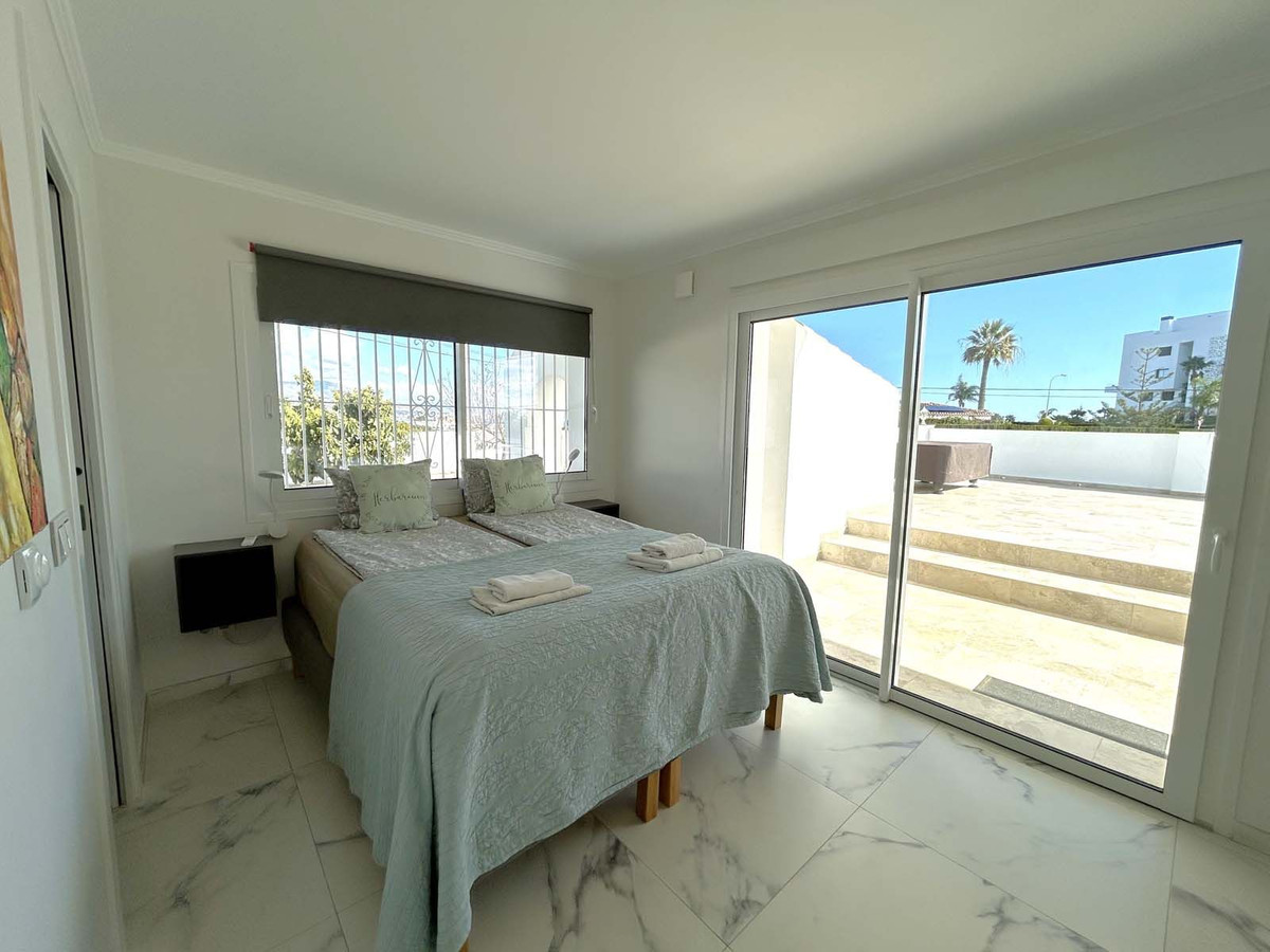 Se vende Villa - Chalet de 7 dormitorios en Costa Del Sol, Málaga, España