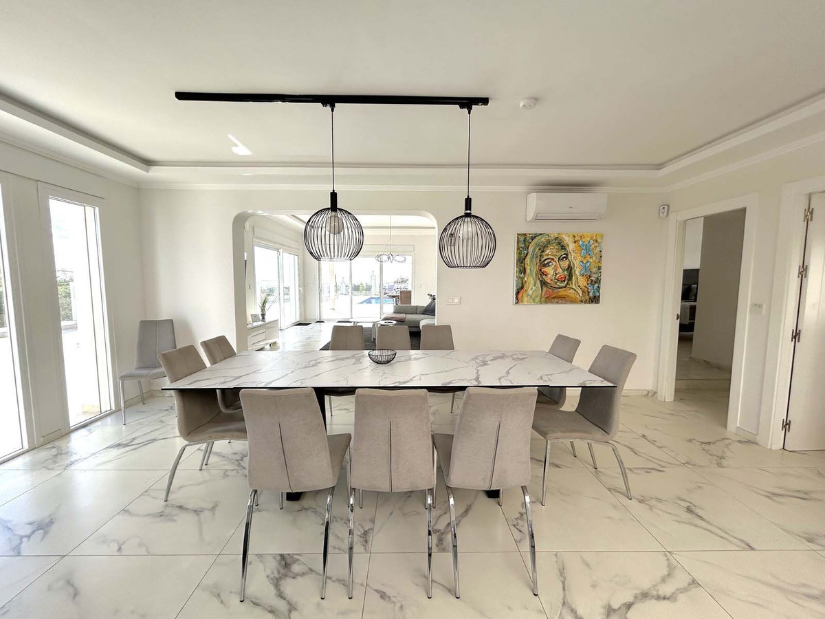 Se vende Villa - Chalet de 7 dormitorios en Costa Del Sol, Málaga, España