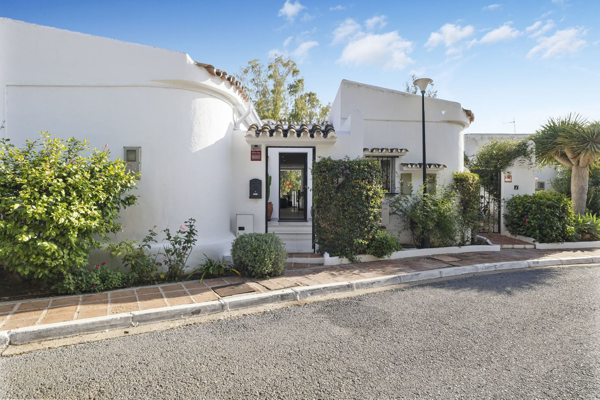 4 Bed Townhouse for sale in Marbella Costa Del Sol, Málaga, Spain