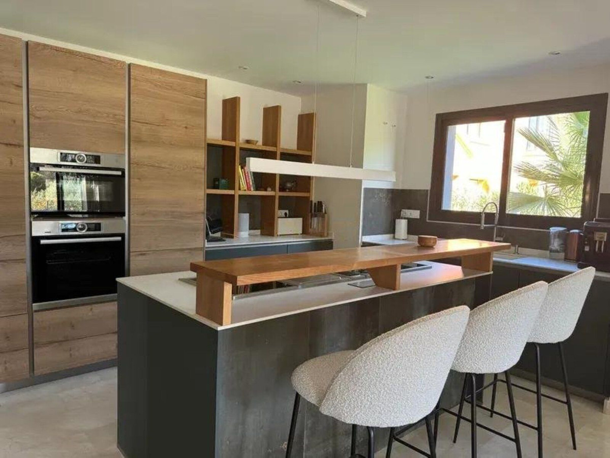Se vende Villa - Chalet de 4 dormitorios en Costa Del Sol, Málaga, España
