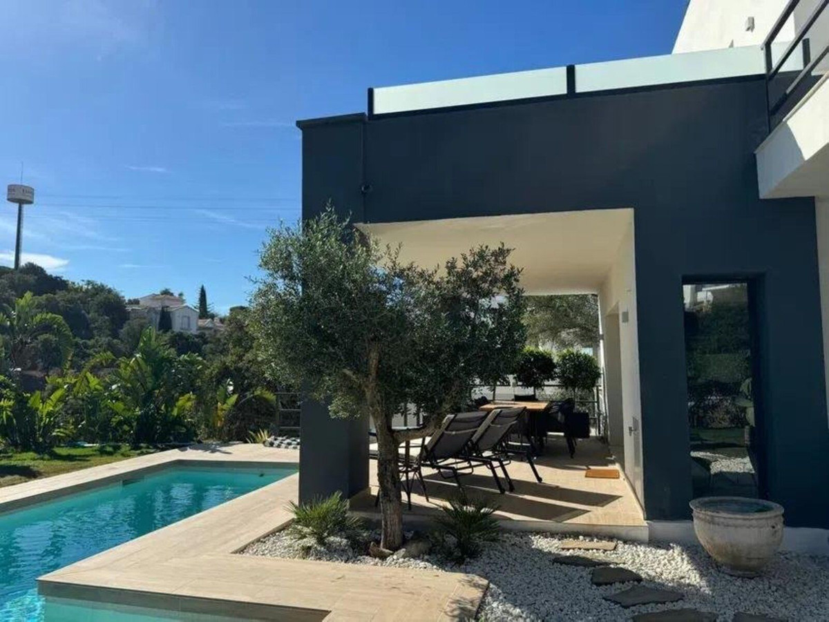 Se vende Villa - Chalet de 4 dormitorios en Costa Del Sol, Málaga, España
