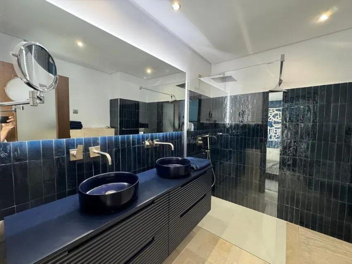Se vende Villa - Chalet de 4 dormitorios en Costa Del Sol, Málaga, España