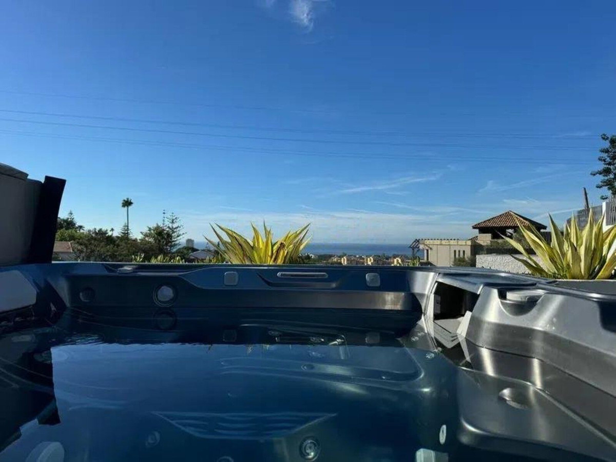 Se vende Villa - Chalet de 4 dormitorios en Costa Del Sol, Málaga, España