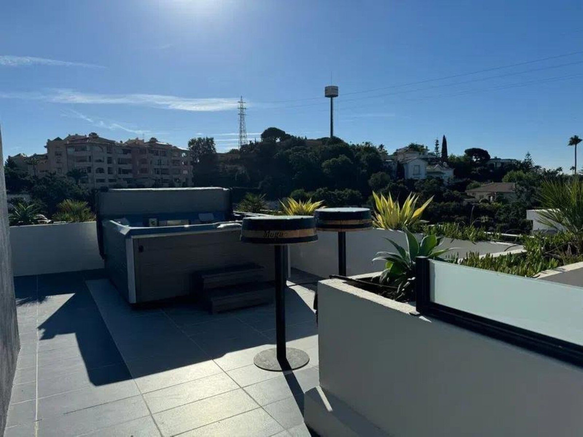 Se vende Villa - Chalet de 4 dormitorios en Costa Del Sol, Málaga, España