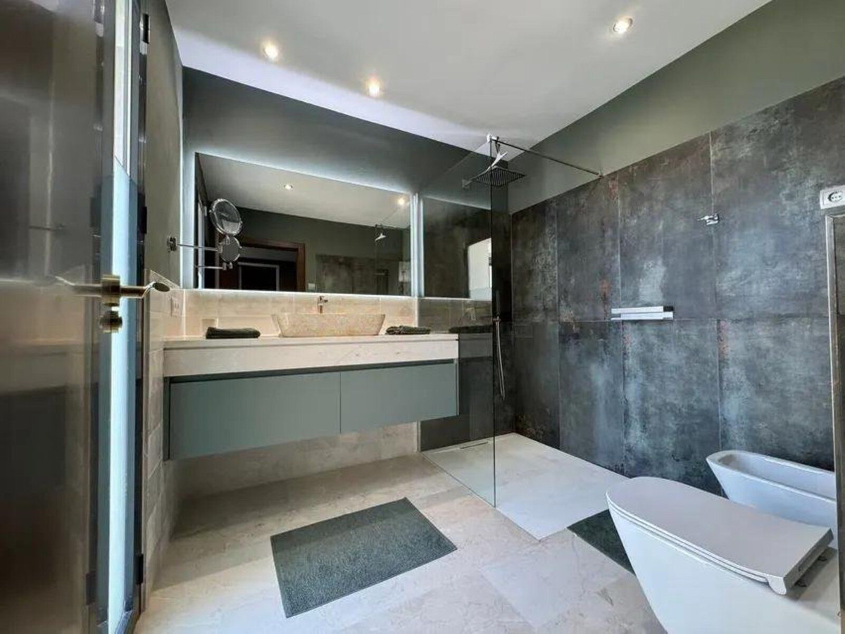 Se vende Villa - Chalet de 4 dormitorios en Costa Del Sol, Málaga, España