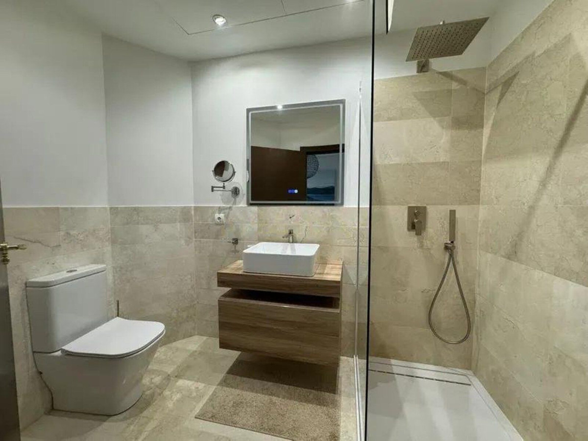 Se vende Villa - Chalet de 4 dormitorios en Costa Del Sol, Málaga, España