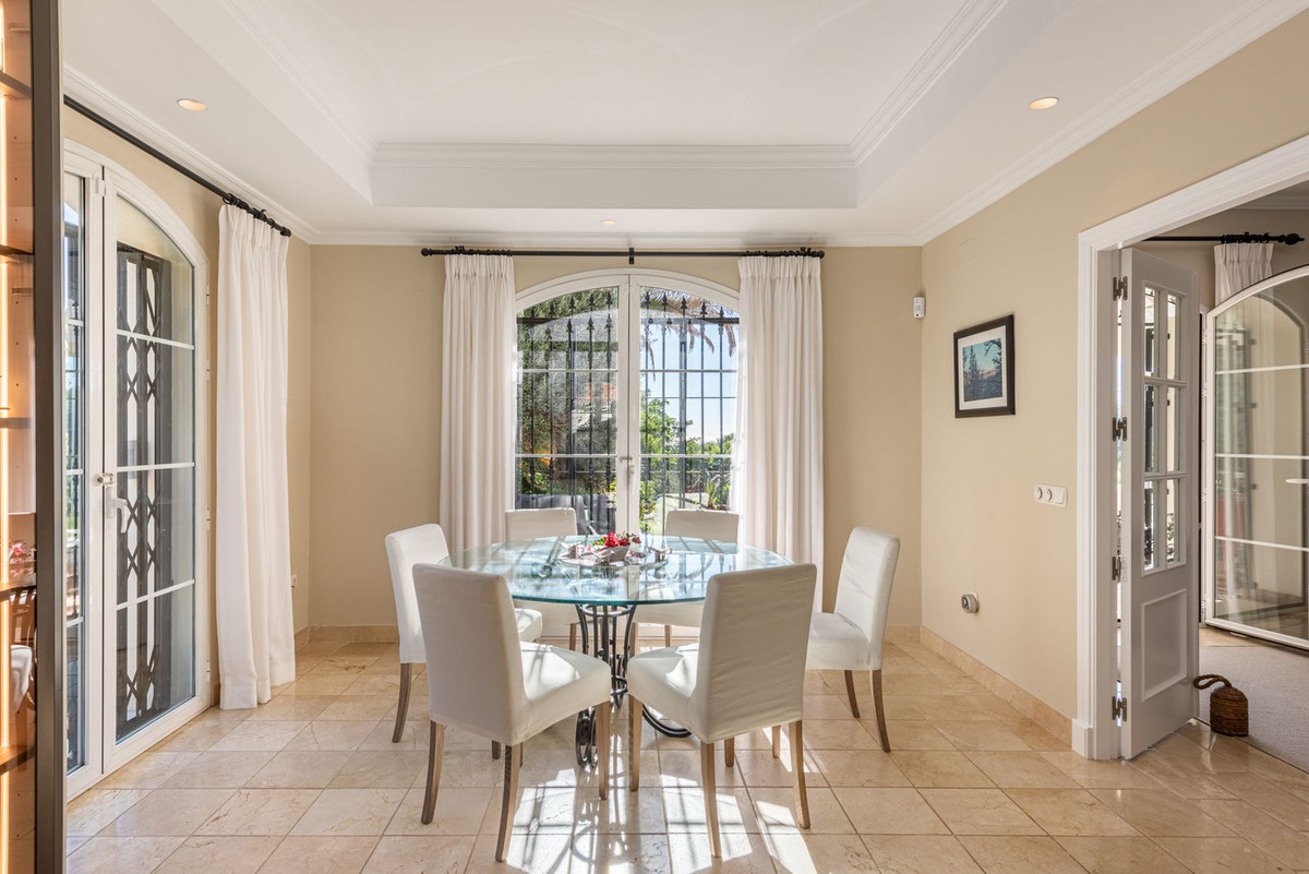Se vende Villa - Chalet de 5 dormitorios en Costa Del Sol, Málaga, España