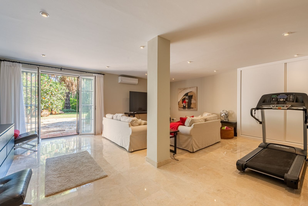 Se vende Villa - Chalet de 5 dormitorios en Costa Del Sol, Málaga, España