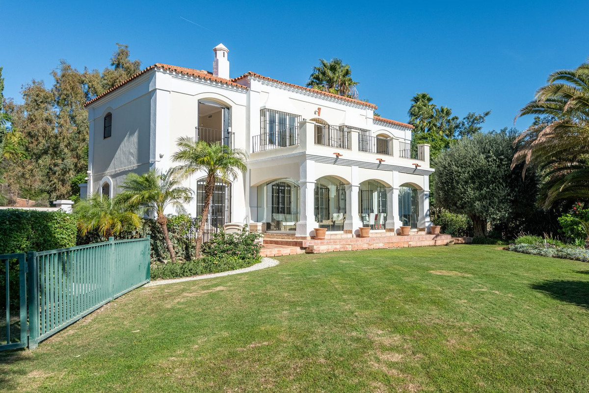 Se vende Villa - Chalet de 5 dormitorios en Costa Del Sol, Málaga, España