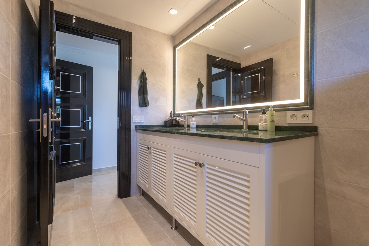 Se vende Villa - Chalet de 3 dormitorios en Costa Del Sol, Málaga, España
