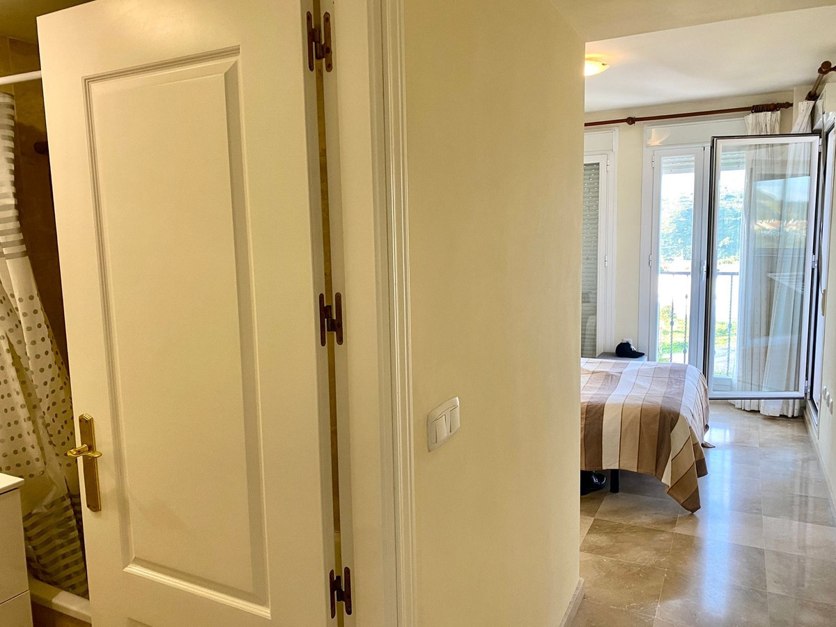 Se vende Apartamento Planta Media de 2 dormitorios en Costa Del Sol, Málaga, España