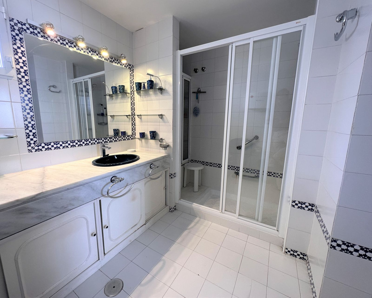 3 Bed Apartment for sale in Fuengirola Costa Del Sol, Málaga, Spain