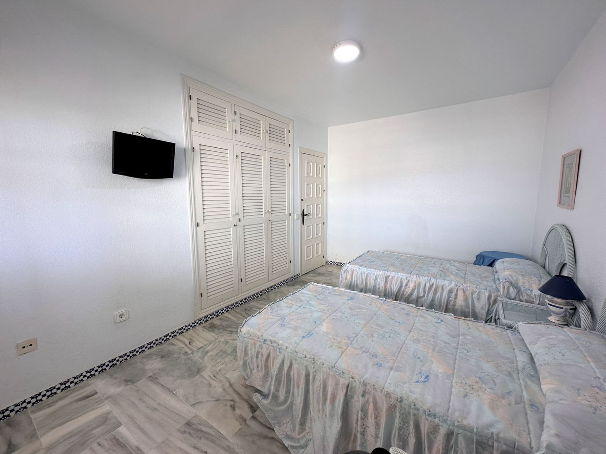 3 Bed Apartment for sale in Fuengirola Costa Del Sol, Málaga, Spain