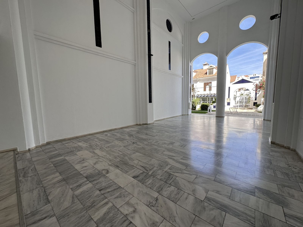 3 Bed Apartment for sale in Fuengirola Costa Del Sol, Málaga, Spain