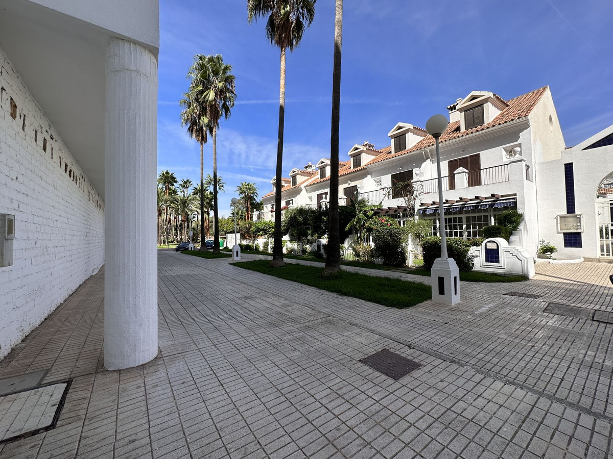 3 Bed Apartment for sale in Fuengirola Costa Del Sol, Málaga, Spain