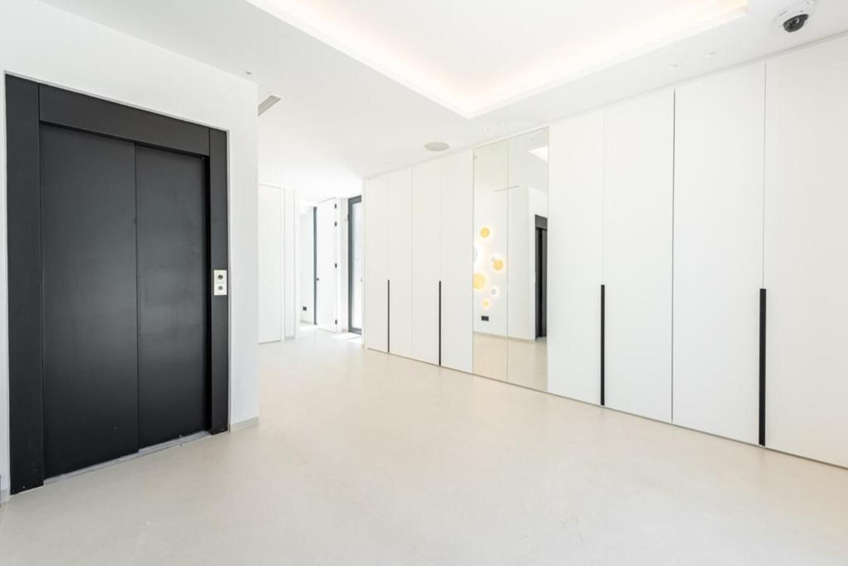 Se vende Villa - Chalet de 6 dormitorios en Costa Del Sol, Málaga, España