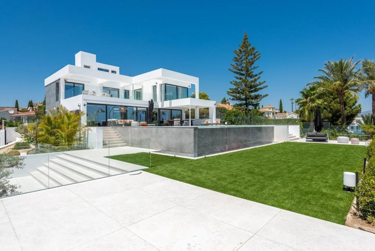 Se vende Villa - Chalet de 6 dormitorios en Costa Del Sol, Málaga, España