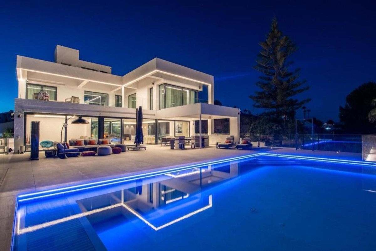 Se vende Villa - Chalet de 6 dormitorios en Costa Del Sol, Málaga, España