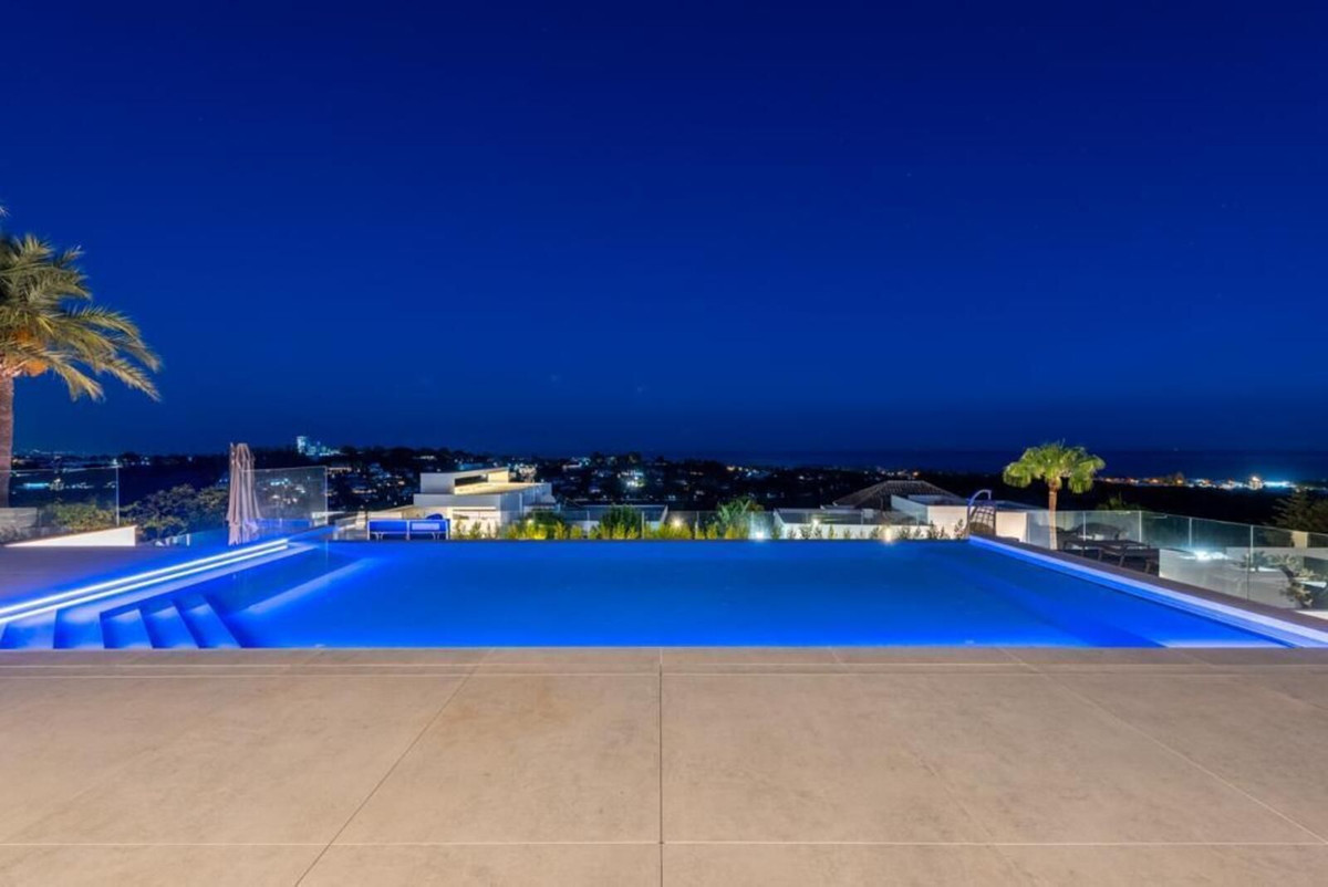 Se vende Villa - Chalet de 6 dormitorios en Costa Del Sol, Málaga, España