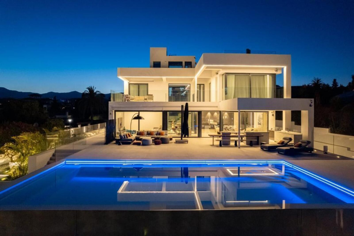 Se vende Villa - Chalet de 6 dormitorios en Costa Del Sol, Málaga, España