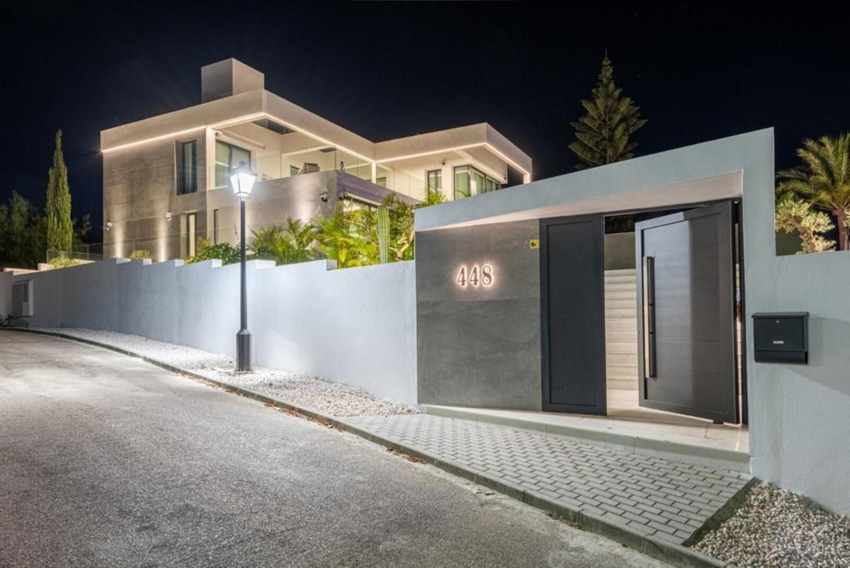 Se vende Villa - Chalet de 6 dormitorios en Costa Del Sol, Málaga, España