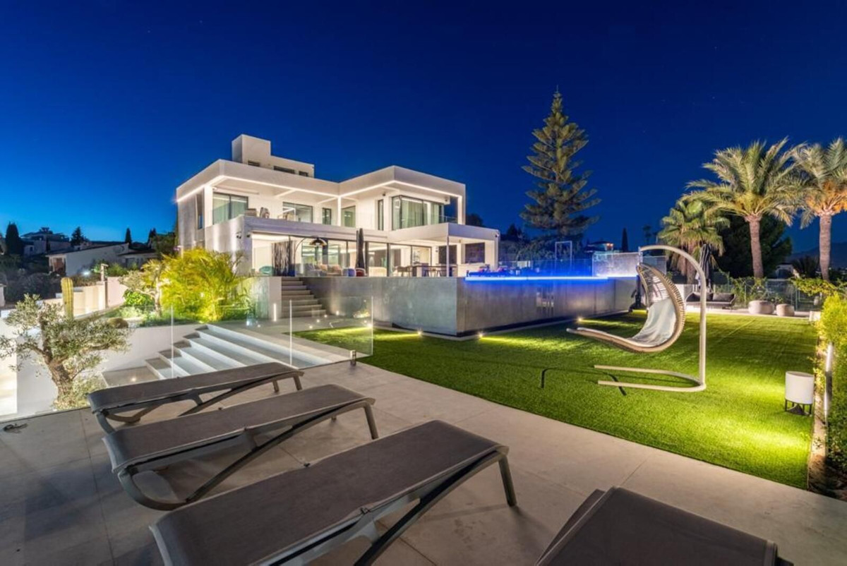 Se vende Villa - Chalet de 6 dormitorios en Costa Del Sol, Málaga, España