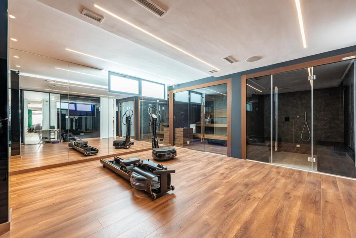 Se vende Villa - Chalet de 6 dormitorios en Costa Del Sol, Málaga, España