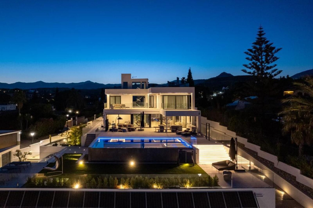 Se vende Villa - Chalet de 6 dormitorios en Costa Del Sol, Málaga, España