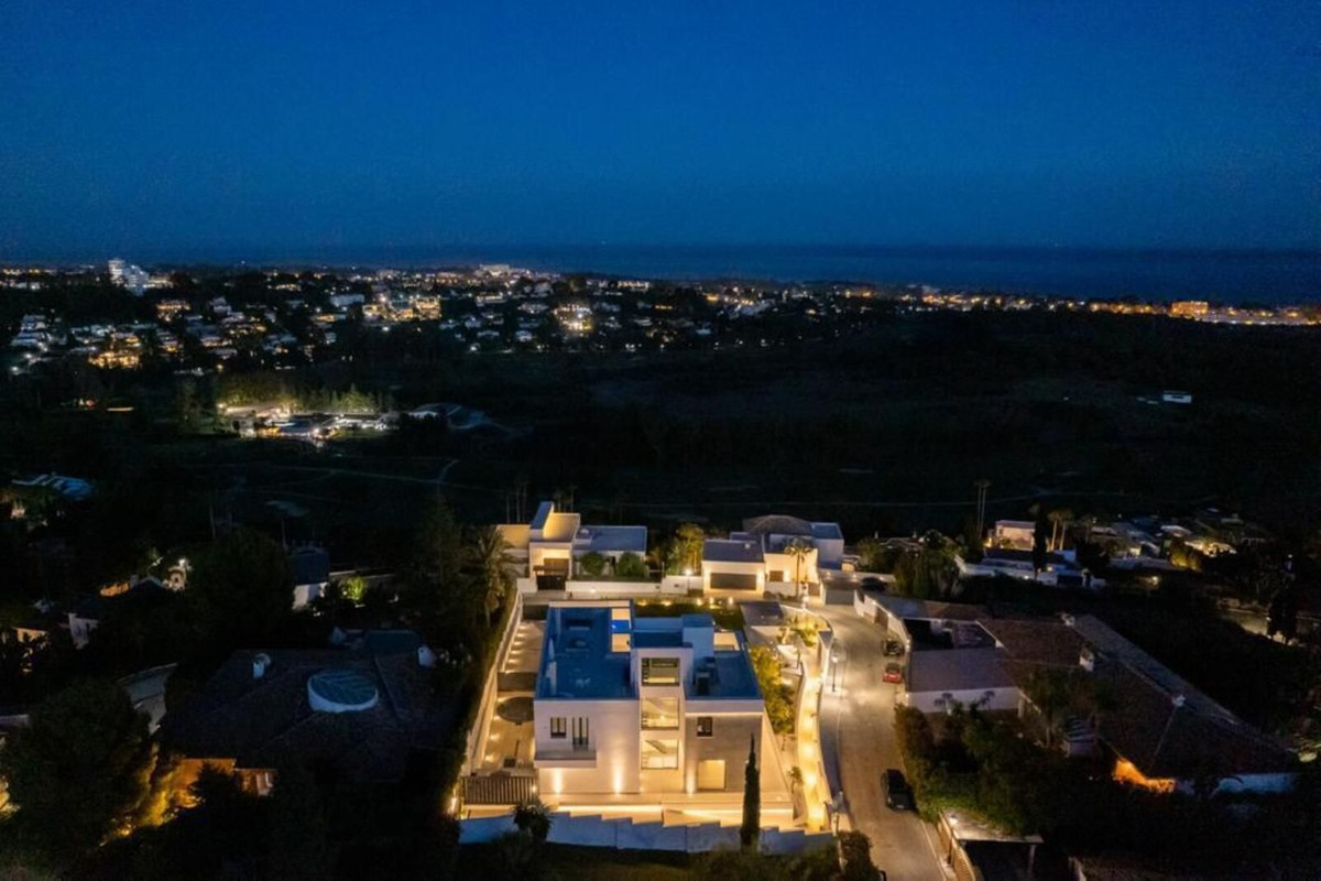 Se vende Villa - Chalet de 6 dormitorios en Costa Del Sol, Málaga, España