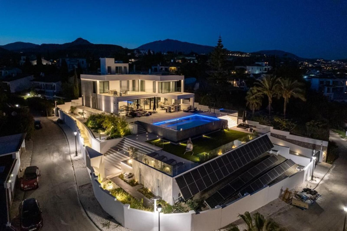 Se vende Villa - Chalet de 6 dormitorios en Costa Del Sol, Málaga, España