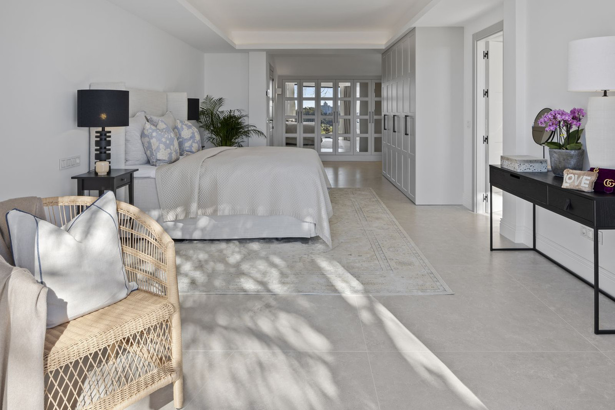 Se vende Villa - Chalet de 5 dormitorios en Costa Del Sol, Málaga, España