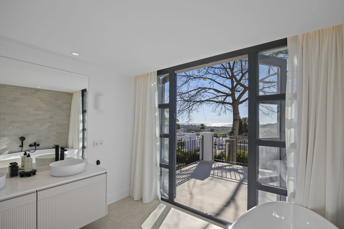 Se vende Villa - Chalet de 5 dormitorios en Costa Del Sol, Málaga, España