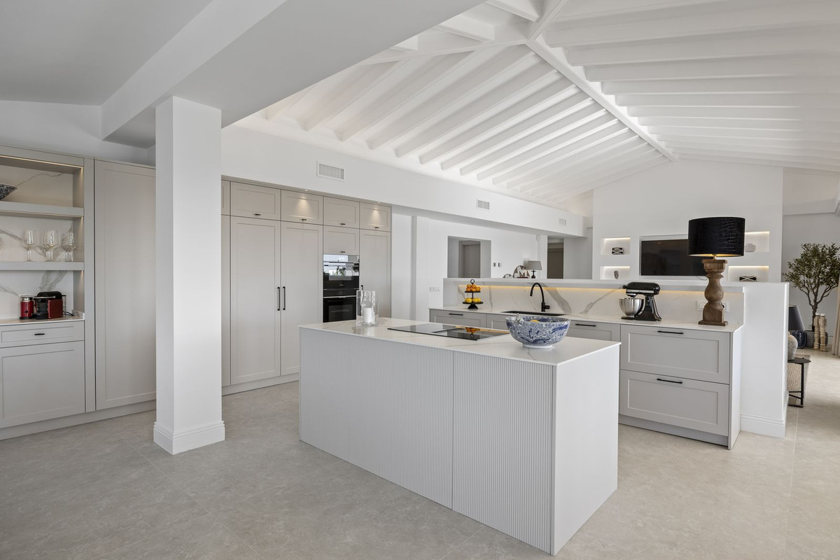Se vende Villa - Chalet de 5 dormitorios en Costa Del Sol, Málaga, España