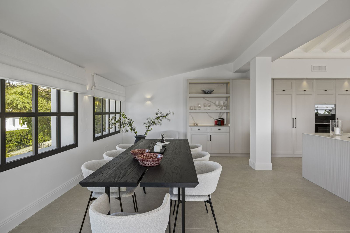 Se vende Villa - Chalet de 5 dormitorios en Costa Del Sol, Málaga, España