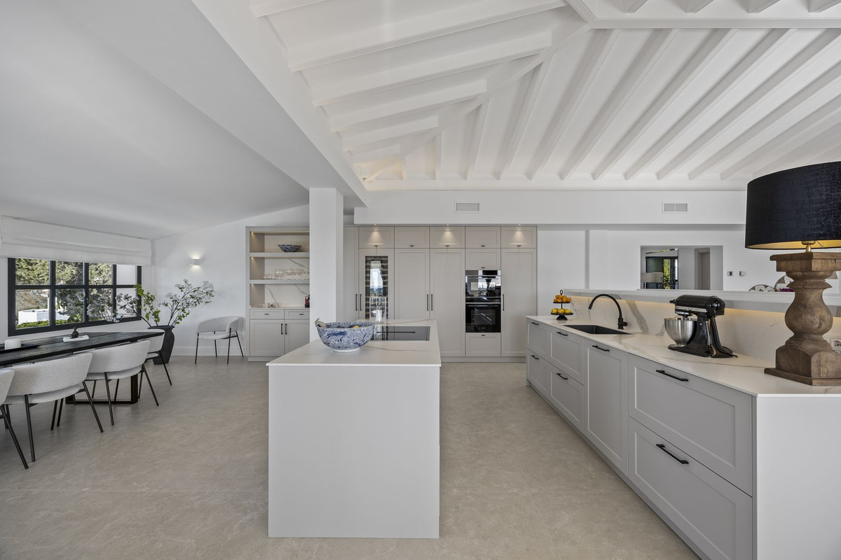 Se vende Villa - Chalet de 5 dormitorios en Costa Del Sol, Málaga, España