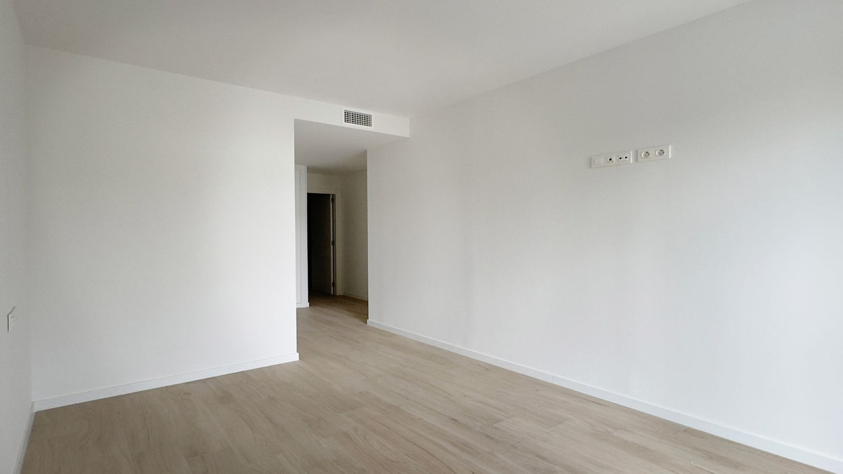 Se vende Apartamento Planta Media de 3 dormitorios en Costa Del Sol, Málaga, España