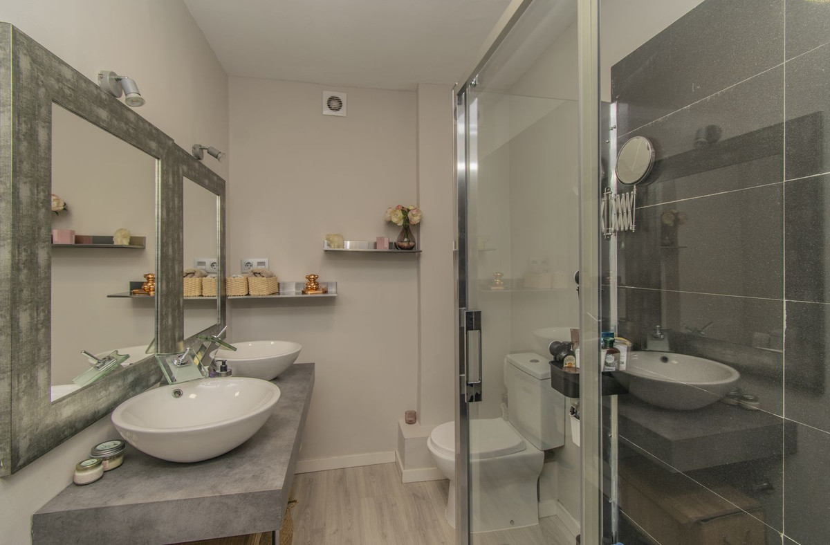 Se vende Apartamento Planta Media de 4 dormitorios en Costa Del Sol, Málaga, España