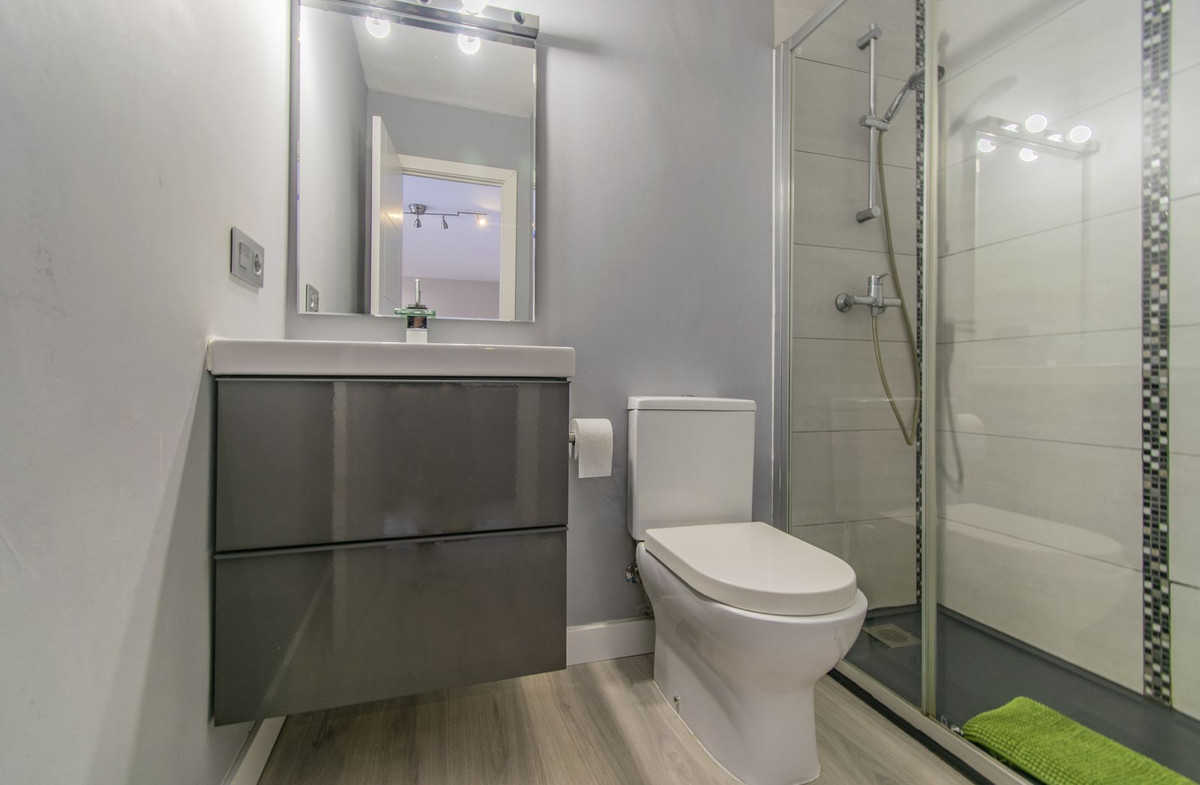 Se vende Apartamento Planta Media de 4 dormitorios en Costa Del Sol, Málaga, España