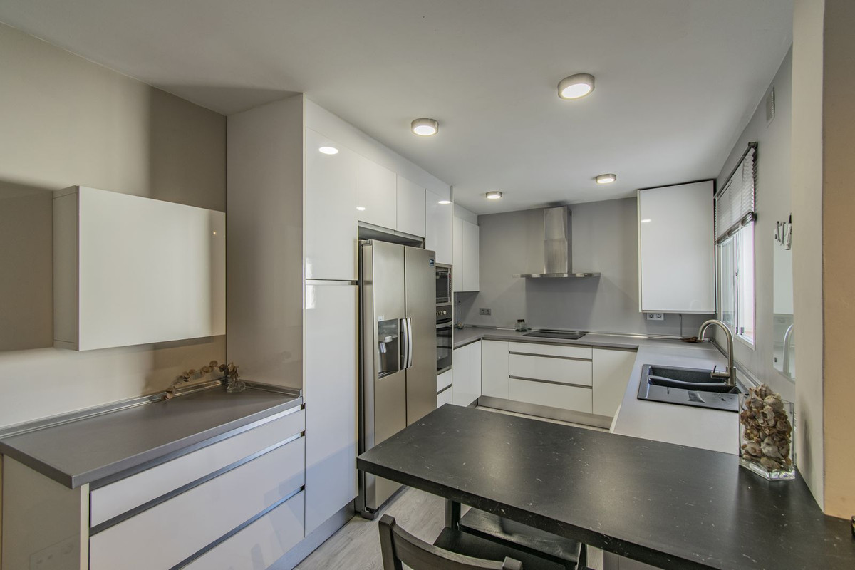 Se vende Apartamento Planta Media de 4 dormitorios en Costa Del Sol, Málaga, España