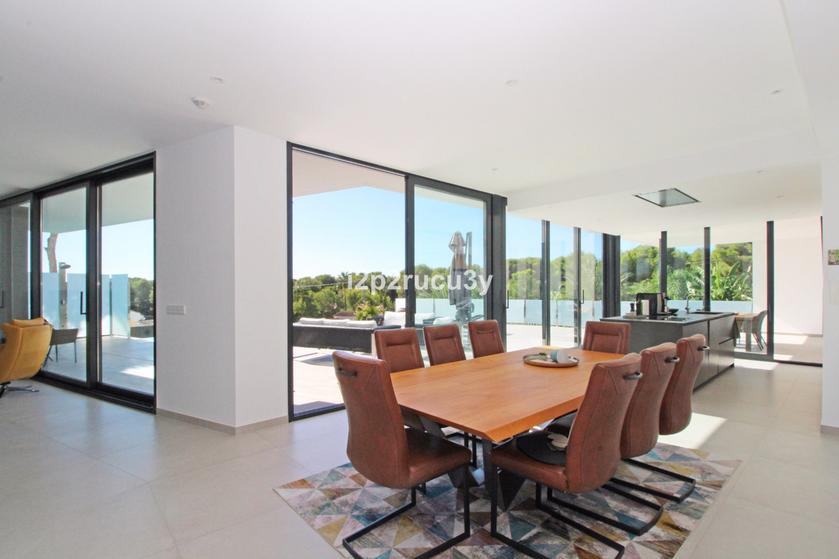 Se vende Villa - Chalet de 4 dormitorios en Costa Blanca, Alicante, España