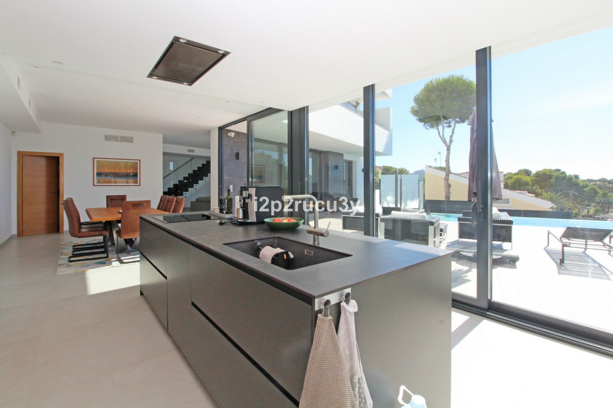 Se vende Villa - Chalet de 4 dormitorios en Costa Blanca, Alicante, España
