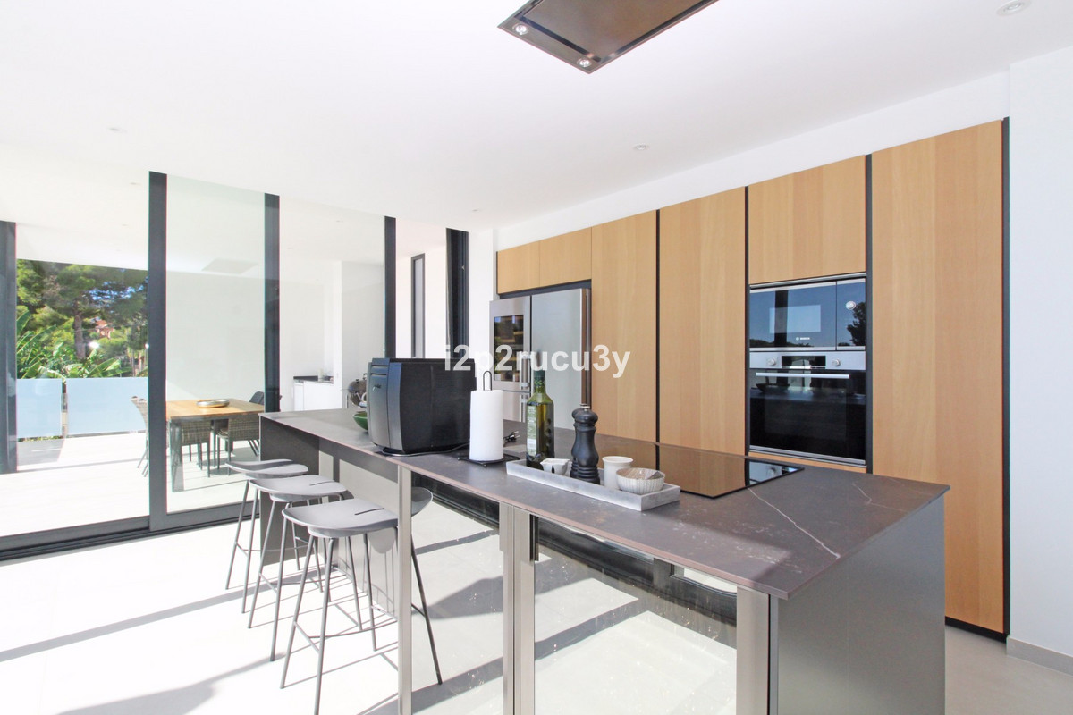 Se vende Villa - Chalet de 4 dormitorios en Costa Blanca, Alicante, España
