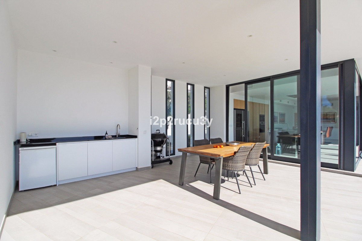 Se vende Villa - Chalet de 4 dormitorios en Costa Blanca, Alicante, España