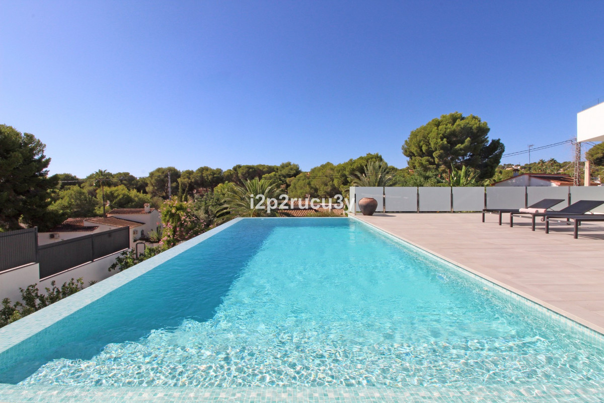 Se vende Villa - Chalet de 4 dormitorios en Costa Blanca, Alicante, España