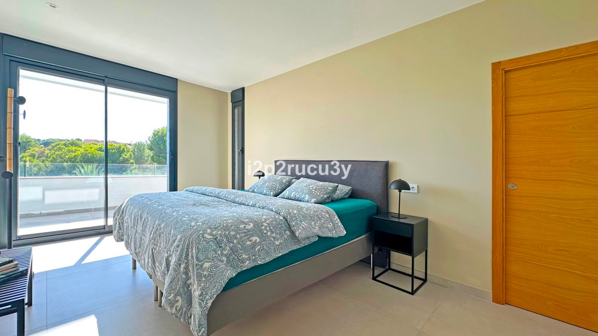 Se vende Villa - Chalet de 4 dormitorios en Costa Blanca, Alicante, España