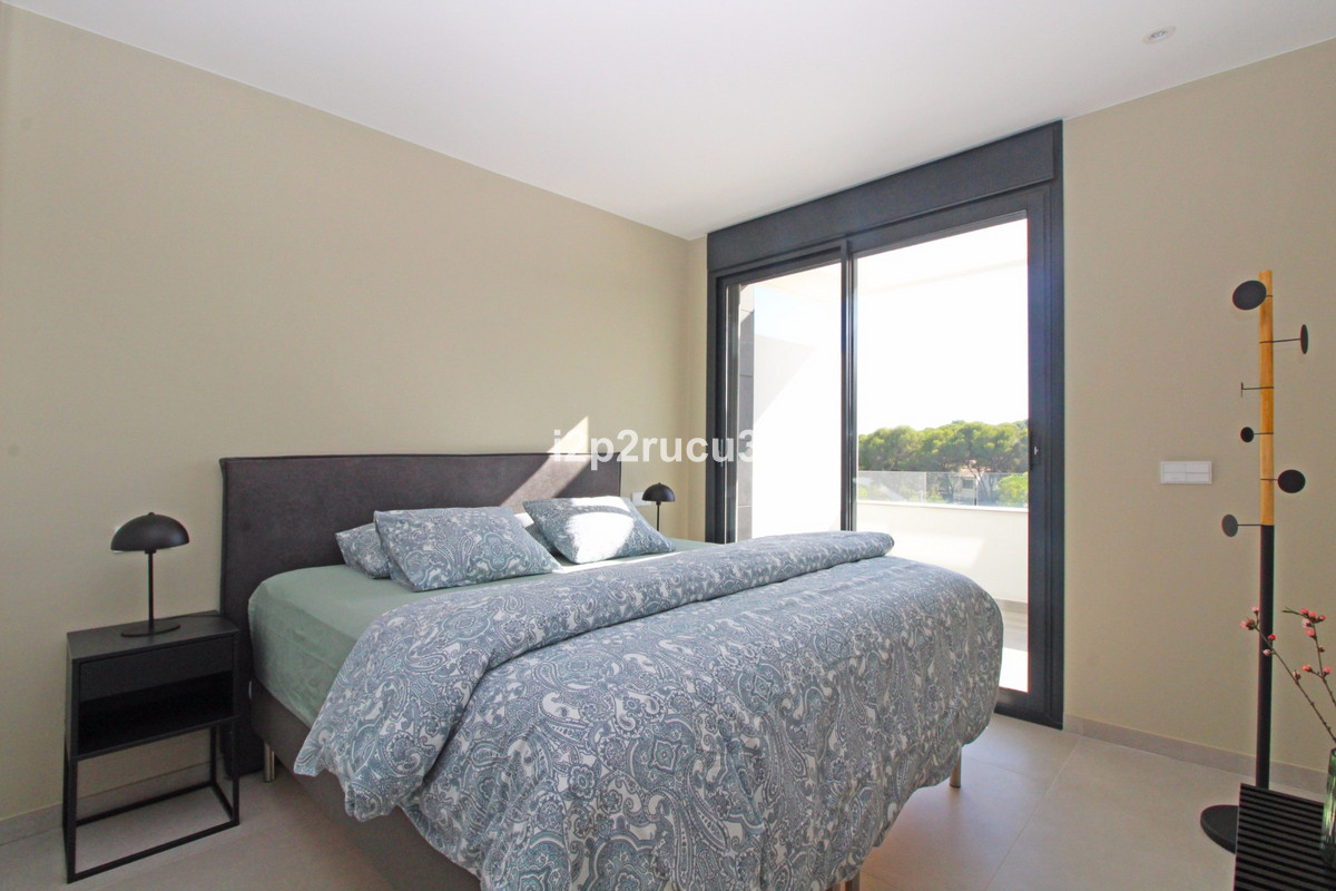 Se vende Villa - Chalet de 4 dormitorios en Costa Blanca, Alicante, España